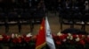 资料照：在喀布尔举行的一个记者会上中国国旗与阿富汗塔利班旗帜并排展示。（2023年1月5日）