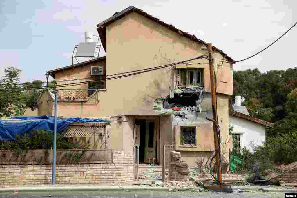 Una casa ubicada en una zona cerca de Sderot, al sur de Israel, fue impactada por uno de los misiles lanzados desde Gaza.