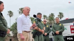 Alejandro Mayorkas brinda declaraciones desde la frontera sur de Estados Unidos, en Texas, el 5 de mayo de 2023.