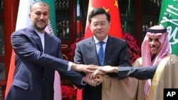 بعد از حدود هشت سال، وزرای خارجه جمهوری اسلامی و عربستان سعودی در چین دیدار کردند. 