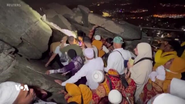 لەگەڵ نزیکبوونەوەی جەژنی قوربان زیارەتکاران ڕوو لە شوێنە پیرۆزەکانی مەککە دەکەن