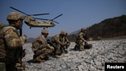 지난해 3월 한반도 비무장지대(DMZ) 인근 경기도 포천에서 미군 장병들이 '프리덤 실드(Freedom Shield·FS)' 미한 연합연습에 참가하고 있다. (자료사진)