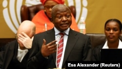 Le vice-président de l'Afrique du Sud, David Mabuza, devant le Parlement sud-africain, au Cap, le 15 septembre 2022.