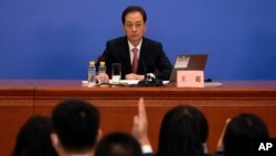 中国全国人大发言人王超星期六（3月4日）14届全国人大第一次会议前夕在人民大会堂召开新闻发布会。