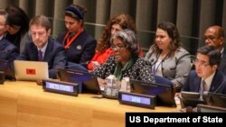 유엔 안보리가 17일 개최한 북한인권 비공식 회의에서 린다 토머스-그린필드 유엔 주재 미국대사(가운데)가 발언하고 있다. 사진 = 주유엔 미국대표부.