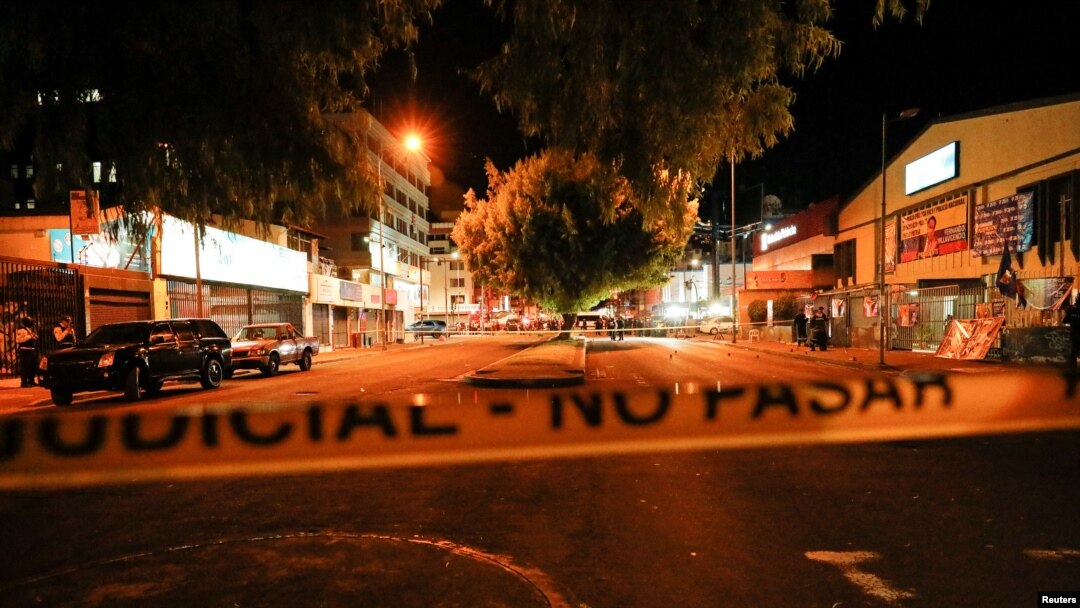 Lokasi terbunuhnya calon presiden Ekuador Fernando Villavicencio dalam acara kampanye di Quito, Ekuador, 9 Agustus 2023. (REUTERS/Karen Toro)