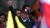 Presiden Kolombia Gustavo Petro memberi isyarat di Bogota, Kolombia, 1 Mei 2024. (Foto: REUTERS/Luisa Gonzalez)