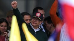 Presiden Kolombia Gustavo Petro memberi isyarat di Bogota, Kolombia, 1 Mei 2024. (Foto: REUTERS/Luisa Gonzalez)