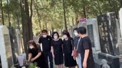 六四34周年，部分难属前往北京万安公墓祭奠34年前惨遭军队杀害的亲人
