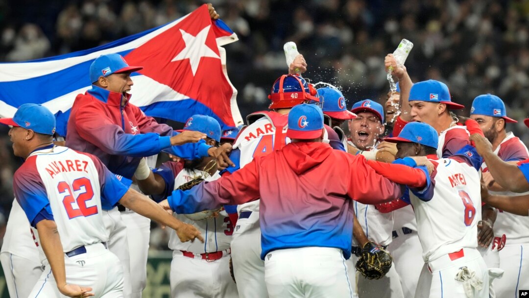 Cuba beats Australia, reaches 1st WBC semifinal since 2006