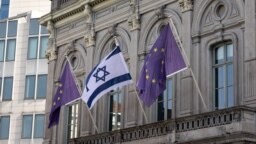 Hamas'ın İsrail saldırısının ardından Brüksel'deki Avrupa Parlamentosu binalarının önünde İsrail bayrağı asıldı.