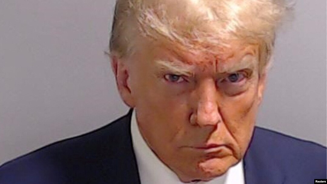 Policijska fotografija Trumpa