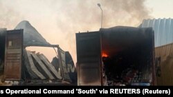 지난달 26일 우크라이나 남부 오데사 지역 러시아 무인항공기(드론) 공습 현장에서 트럭과 화물이 불타고 있다. (자료사진)