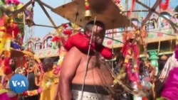 Malaisie : un festival religieux autour du piercing