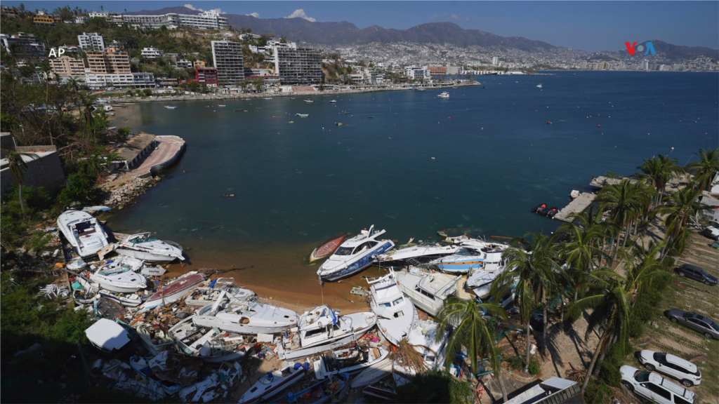  Yates varados, dañados por el paso del huracán Otis, en el puerto de Acapulco, México, el 12 de noviembre de 2023. &nbsp; 