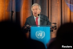 ARCHIVO - El secretario general de las Naciones Unidas, Antonio Guterres, habla en la ciudad de Nueva York, el 5 de junio de 2024. "Mientras las estructuras sociales patriarcales opresivas y los prejuicios de género frenan a la mitad de nuestras sociedades, la paz seguirá siendo difícil de alcanzar," dijo en un nuevo informe.