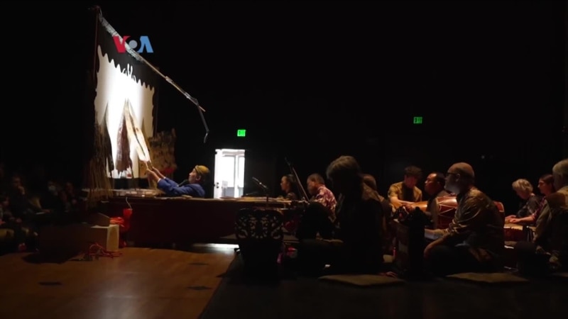 Warga AS di Berkeley, California, Nonton Pentas Wayang Kulit