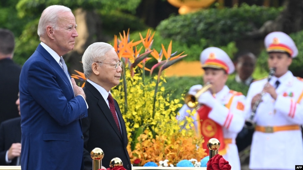 Tổng thống Joe Biden và Tổng bí thư Nguyễn Phú Trọng tại lễ đón ở Phủ Chủ tịch.