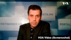Горан Ризаов, од Фондацијата Метаморфозис, говори за Гласот на Америка преку видео врска. Ризаов е новинар со повеќегодишно искуство во печатените и електронски медиуми.
