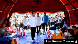 Presiden Jokowi menyambangi korban pengungsi kebakaran Depo Pertamina Plumpang pada 5 Maret 2023. (Foto; Biro Setpres)