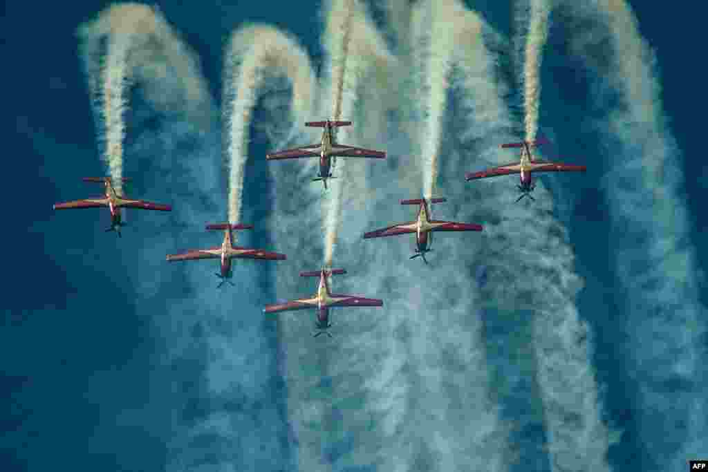 Indonesian Air Force&#39;s Jupiter aerobatic team (JAT) maneuvers during a performance in Pekanbaru, Riau province, Indonesia.