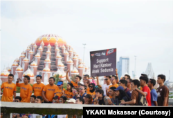 Sejumlah komunitas di Makassar menyelenggarakan Run for Charity memperingati Hari Kanker Anak 15 Februari untuk mendukung layanan rumah singgah. (Foto: Courtesy/YKAKI Makassar)