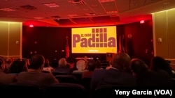 Proyección del documental El Caso Padilla del cineasta cubano Pavel Giroud durante el Miami Film Festival, en el Graham Center de la Florida International University, el 9 de marzo de 2023.