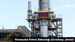 ABD, Venezuela’nın petrol ve gaz sektöründeki bazı işlemlere izin veren kararını iptal etti.
