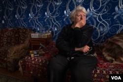 80岁的新科扎恰居民叶菲莫娃战争开始后一直见不到女儿、两个外孙辈和一个重外孙女。她认为他们现在是在俄罗斯。(2023年2月14日，美国之音博夏特拍摄)