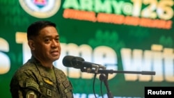 资料照：菲律宾武装部队总参谋长罗密欧·布劳纳（Romeo Brawner）在菲律宾陆军总部对媒体讲话。（2023年2月15日）