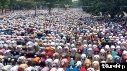 কিশোরগঞ্জের ঐতিহ্যবাহী শোলাকিয়া ঈদগাহে নামাজ আদায় করেছেন কয়েক লাখ মুসল্লি