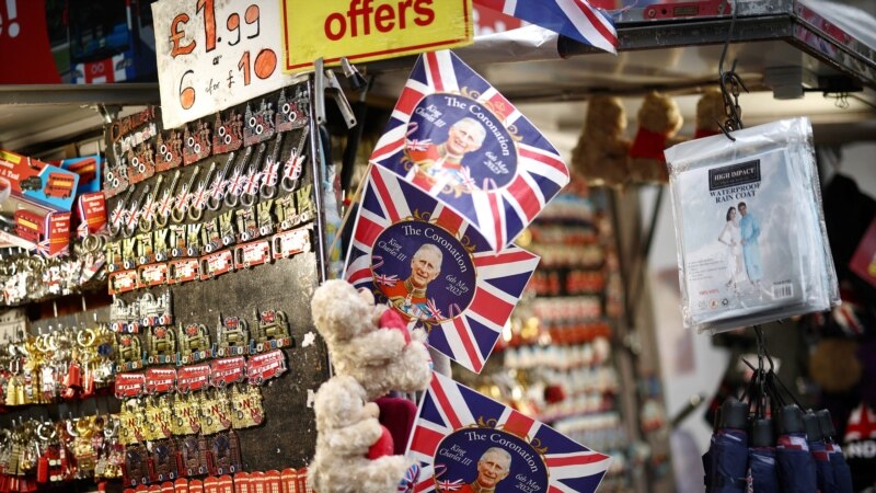 Jelang Upacara Naik Takhta Raja Charles: Kereta Kencana Berlapis Emas, Koin hingga Emoji