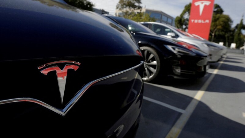 Elon Musk Indikasikan Harga Mobil Tesla akan Terus Turun