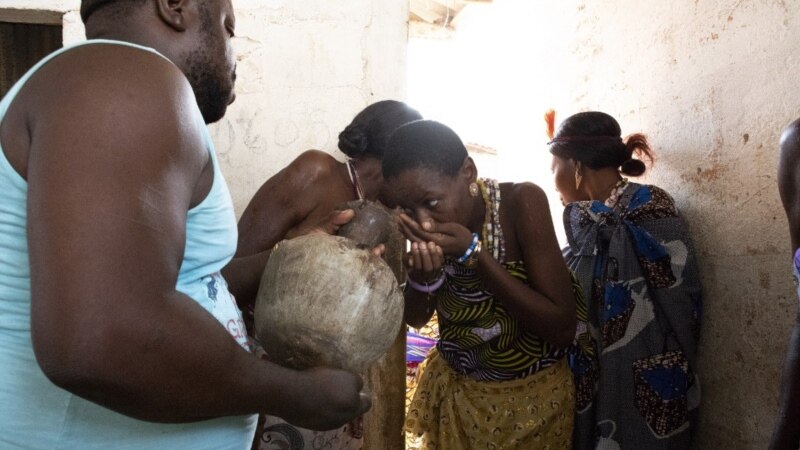 En Guinée, le succès de la médecine paranormale