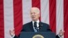 El presidente Joe Biden habla en el Anfiteatro Conmemorativo del Cementerio Nacional de Arlington en Arlington, Virginia, el Día de los Caídos, el lunes 29 de mayo de 2023. (Foto AP/Susan Walsh)