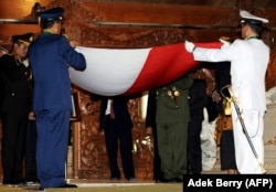 Pemakaman mantan presiden Soeharto di Tawang Mangu, 28 Januari 2008. (Foto: AFP/Adek Berry)