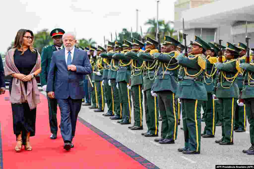 Presidente do Brasil, Luiz Inácio Lula da Silva, durante a cerimónia oficial de chegada ao Palácio Presidencial de Angola, em Luanda. 25 agosto 2023