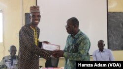 Wasu sun samu takardun shaidar koyar da Hausa a taron da aka gudanar na habbaka harshen Hausa a Burkino Faso