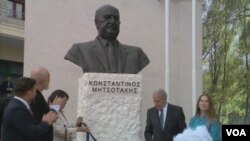 Derviçan, vendoset busti i ish kryeministrit grek Kostandinos Mitsotakis