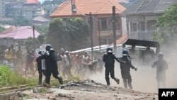 La junte conduite par le colonel Mamady Doumbouya, investi président, a interdit les manifestations en mai 2022.