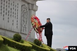 27일 김정은 북한 국무위원장이 26일 우의탑을 방문해 중국인민지원군에 대한 경의를 표했다고 북한 관영매체 조선중앙통신이 보도했다. (사진출처: 조선중앙통신)