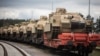 ARCHIVO: Tanques Abrams para entrenar a las fuerzas ucranianas llegan a Grafenwoehr, Alemania, el 12 de mayo de 2023. 