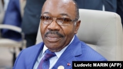 Ali Bongo Ondimba, au pouvoir depuis près de 14 ans, largement favori pour décrocher un troisième mandat dans un scrutin à un tour.