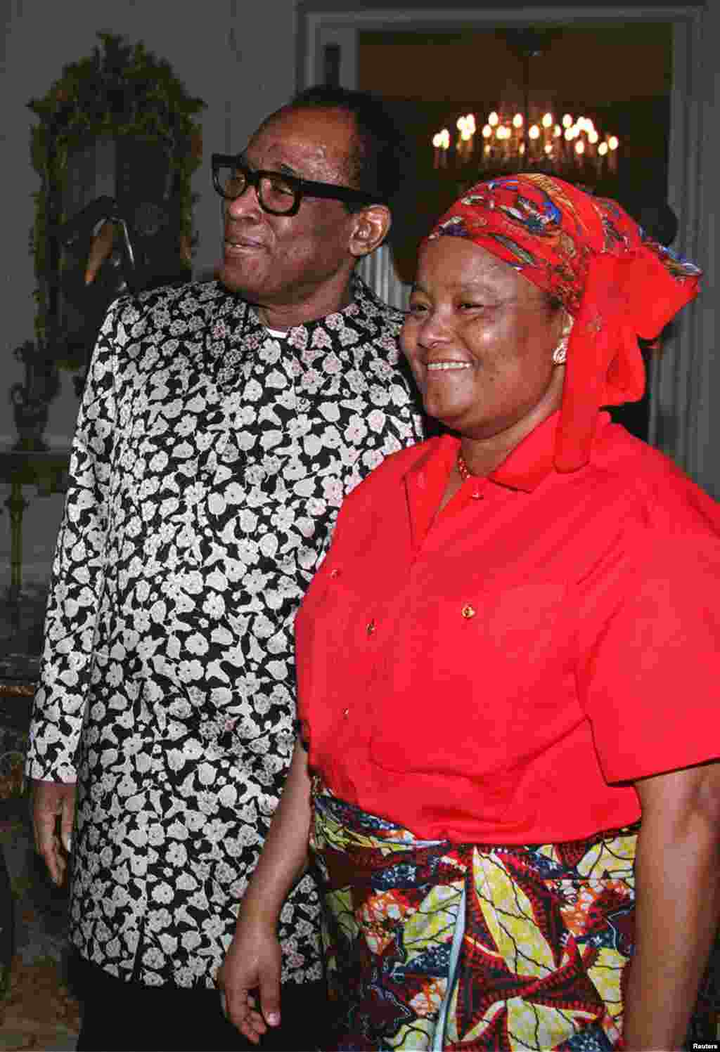 Nkongo président Mobutu Sese Seko ya Zaïre na molongani wa ye Bobi Ladawa na oquebrune Cap Martin, France, 24 sanza ya zomi na moko 1996.