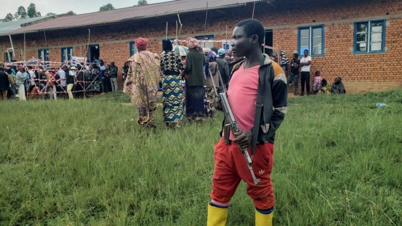 Dans l'Est de la RDC, des groupes d'autodéfense armés sécurisent les bureaux de vote