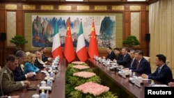 Presidenti kinez, Xi Jinping dhe delegacioni i tij takohen me kryeministren italiane Giorgia Meloni në Pekin, më 29 korrik, 2024/Reuters