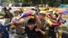 Polisi India menahan aktivis pemuda Tibet yang memprotes kunjungan Menteri Luar Negeri China Qin Gang di New Delhi, India, Rabu, 1 Maret 2023. Qin mengunjungi India untuk menghadiri pertemuan menteri luar negeri G20 di New Delhi. (AP)