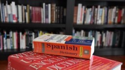 Muchos conceptos legales acuñados en los medios de comunicación que cubren el histórico caso de la acusación del expresidente Donald Trump en Nueva York y las implicaciones jurídicas que tiene, no llegan a explicar en profundidad su significado. [Foto: Tomás Guevara, VOA]