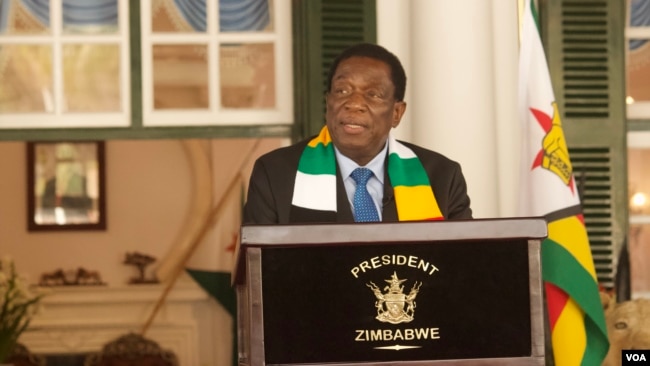 FILE - Zimbabwean President Emmerson Mnangagwa, shown here in September 2023 in Harare, was scheduled to attend the closing ceremony of the Southern Africa International Renewable Energy Conference on March 1, 2024, but could not land due to a bomb scare. (Columbus Mavhunga/VOA)