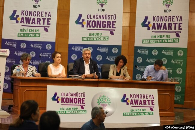 HDP 4. Olağanüstü Kongresi Ankara'da Dünya Ticaret Merkezi'nde yapıldı.